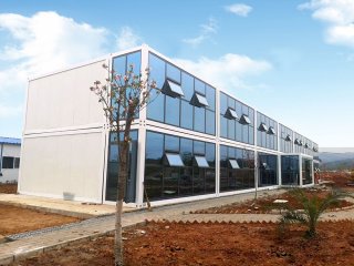 如果在工地使用臨時住房，選擇這個集裝箱房，